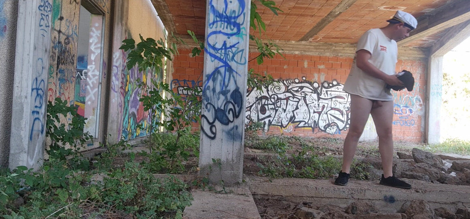 Mirko2589: Tutto nudo in un cantiere edile