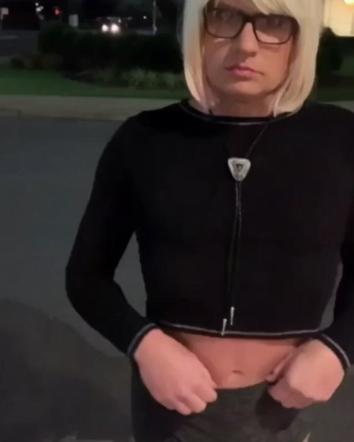CindieLove: Slutty Sissy Gym, Autobusová zastávka, Booty Shorts Dildo šukání do zadku