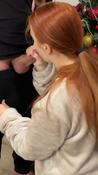 Sora Mea Vitregă a Pus Un Film Cu Scene Erotice Și Nu a Rezistat Impulsului De a Se Fute.