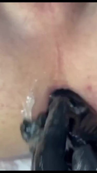Mariquita crossdresser anal fisting y follada por enorme consolador