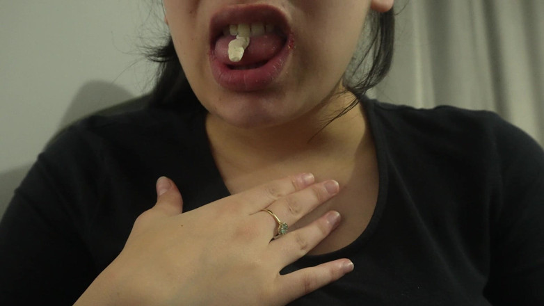 AmayaMori: Gomma da masticare mentre mangia? Tu non crederai a questa...