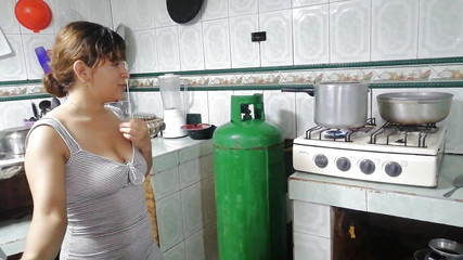 ANGELES: Jsem nadržená a šukám instalatéra