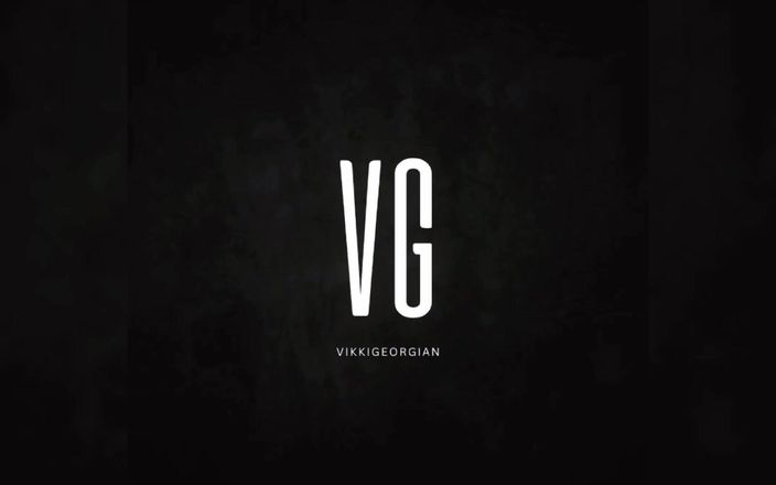 VikkiGeorgia: Aku lagi asik habis-habisan dengan sepatu baruku