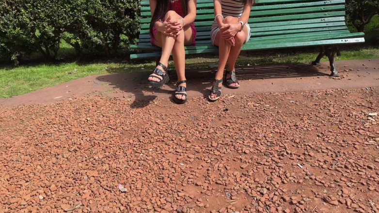Katty West: Studentesse seduriscono ragazzi in un parco pubblico e si tolgono...