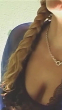 สาวฝรั่งติดอกโดนกระแทกคั่นนมสุดมันส์