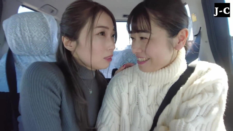 J-Cams: Hai người phụ nữ chia sẻ một ngày táo bạo...