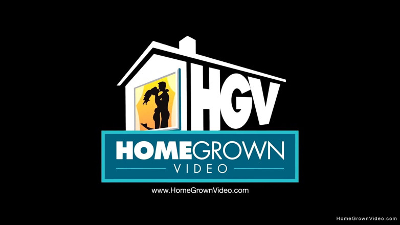 Homegrown Video: Cewek seksi rambut pirang dientot sama pria tua gemuk