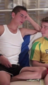 Deepthroat extrémní pro děvku od špičkového francouzského twinka
