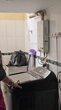 Vânzătorul de case își fute clientul