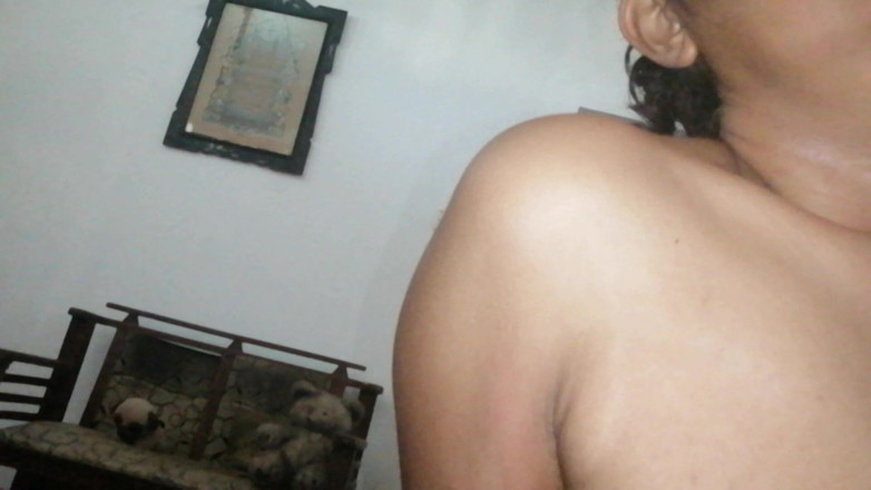 Tina Baby: Menjilat pepek desi
