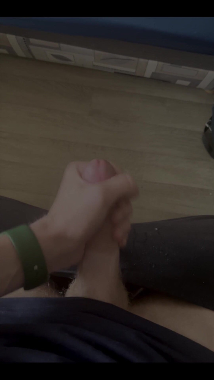 Johnny69227: Spuszczanie na moje ubrania