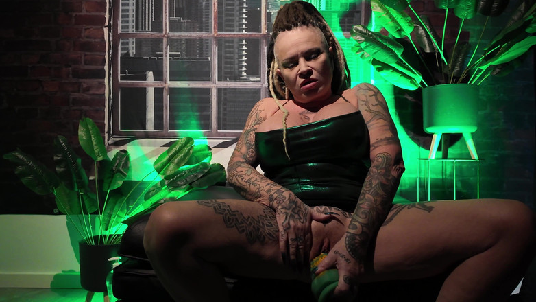 Domina Dark: Poftă verde