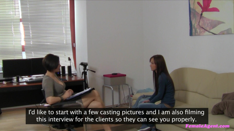 Female Agent: Female agent - нерішуча Джессі Тейлор спостерігає, як агент мастурбує і пробує зйомку секс-іграшок у приміщенні
