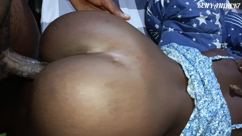 Kenyan Dick: Coppia africana fa sesso notturno prima di andare a letto