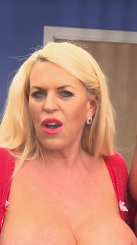 Shannon blue la miLF britannica di 53 anni prende una doppia carne anale