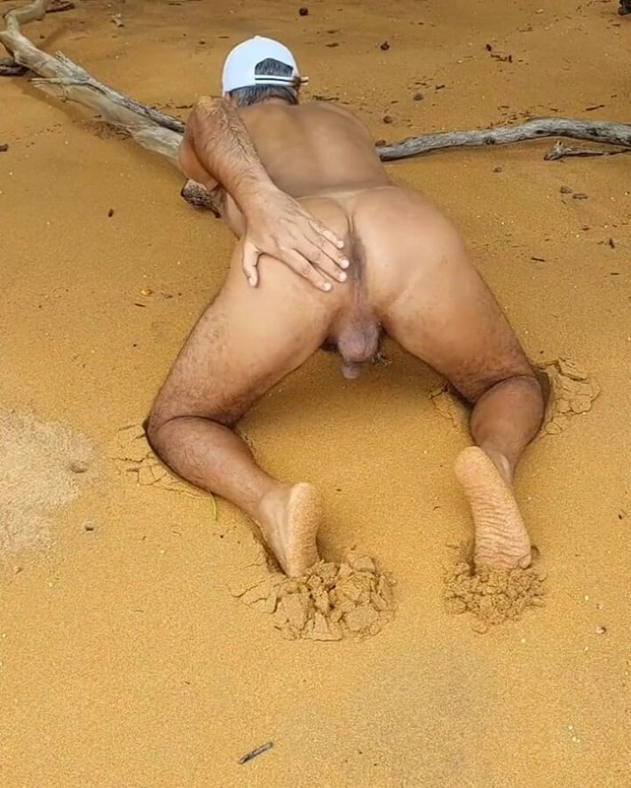 Ladysilvas: Ladysilva se předvádí nahá na pláži