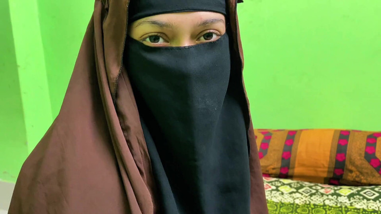 Riya Chowdhury: Agățare Niqab - fată asiatică sexy îi arată tipului ei excitat un...