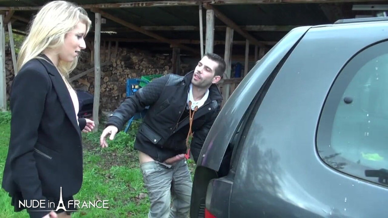 Nude in France: Taxikář vylízá a analizuje nádhernou mladou blondýnku