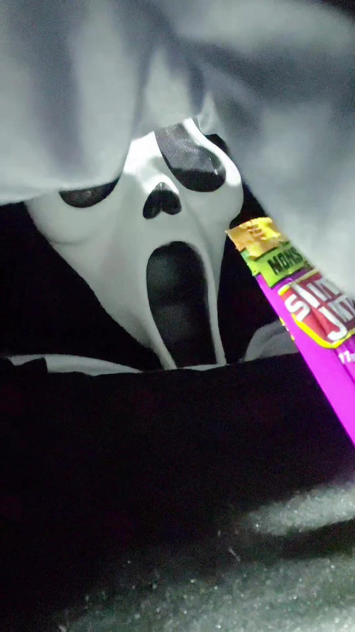 Anye Meshell: GhostFace кончает в театре!