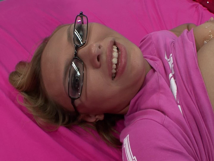 SEXUAL SIN: Scéna s špinavými teenagerkami 2_big prsy, blondýnka s velkým zadkem šuká zralého muže...