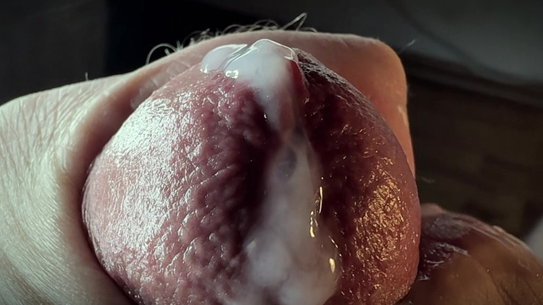Leonardo-1974: Good Close-up Shot of the Cumshot.