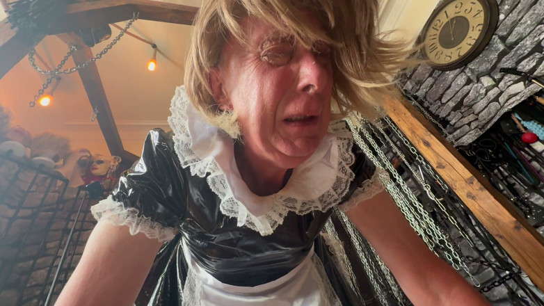Aaexperinces trans: 第2部分：- 女仆杰恩斯对待拉尼斯塔熊作为一个好女孩。吹箫工作，弹出糖果和啪！