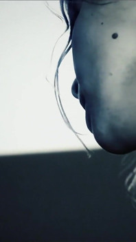 Colette e Kathia se tornam amigas próximas durante a noite