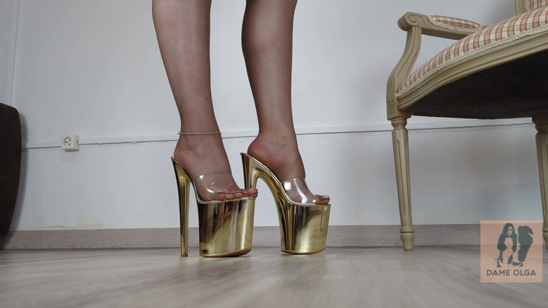 Dame Olga: (677) Colección de zapatos: tacón extremo dorado y claro y...