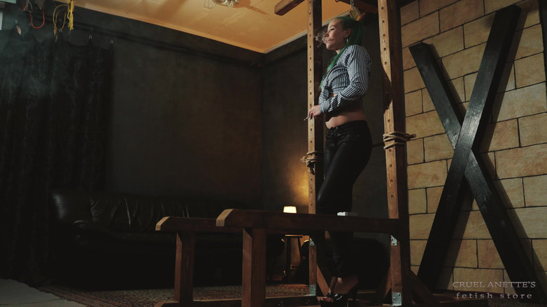 Cruel Anettes fetish world: 漫长的一天后独自一人