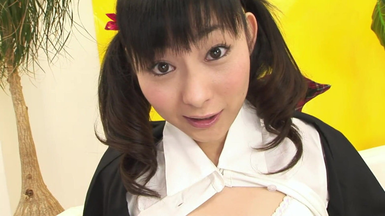 Pure Japanese adult video ( JAV): Japanisches teen bekommt ihre haarige muschi von zwei geilen männern...