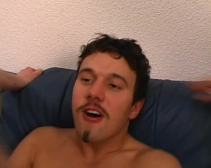 BB Video - Vintage Story: Alman amatör üçlü grup seks iki kadın bir erkek sikiliyor #3