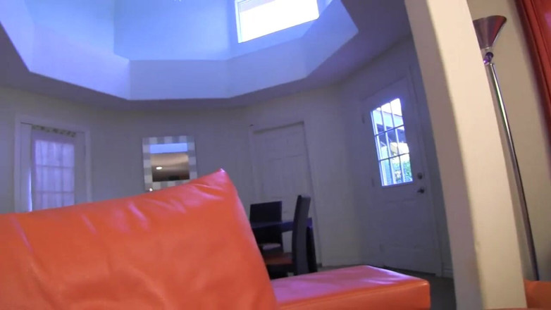 Eros POV - Liberated Eye: Rubia madrastra masturbándose polla dura en sexo tabú en primer...