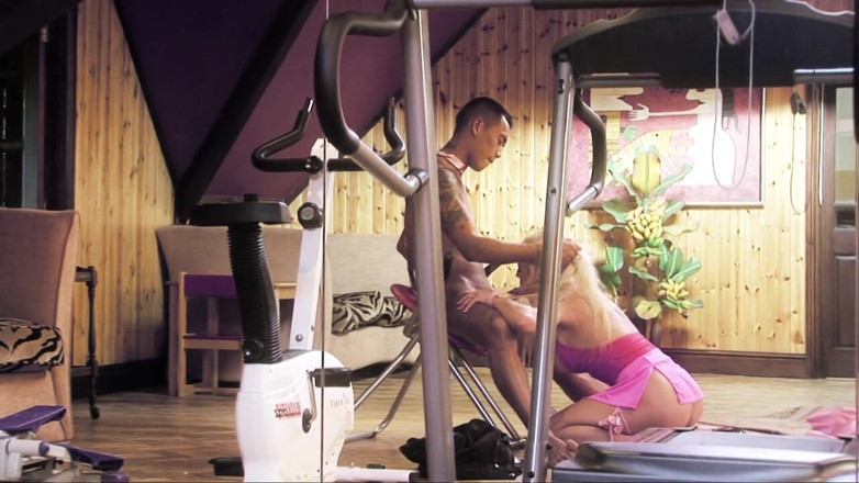 Cock Fit: Poker VIP menang si jalang kecergasan blonde