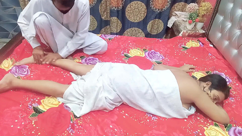 MehwishButt: An Indian Desi MILF Called the Masseur for a Massage,...