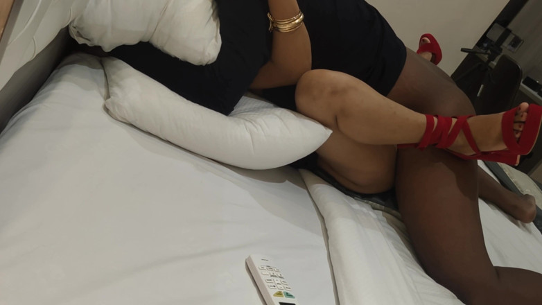 Riya Naidu: Cam2 Sexy College Girl Chudiya of Lucknow