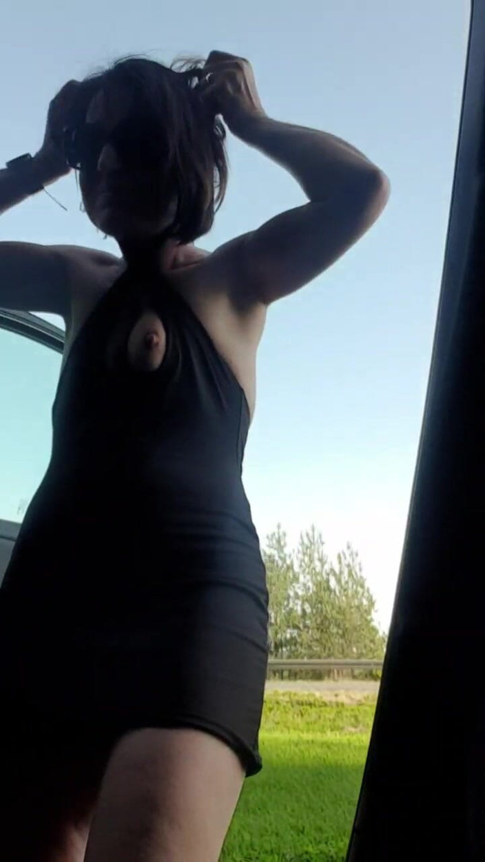 JulieEroticDress: I'm Stripping Naked Next to the Busy Road