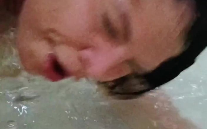 Anabel 693: Ana è pazza sott'acqua, si sentono grandi suoni