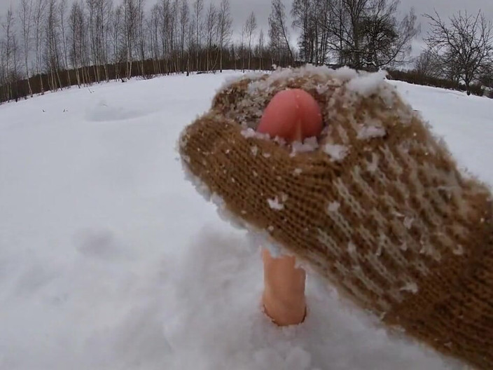 Hera Harding: Cold Handjob in the Alps