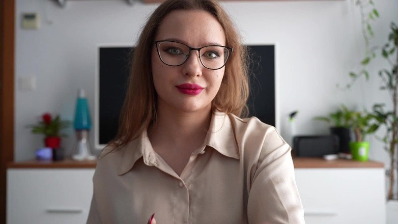 Alexa Poshspicy: Добре, спробуємо з корком. Я готую дівчину до анального сексу. Частина 1.