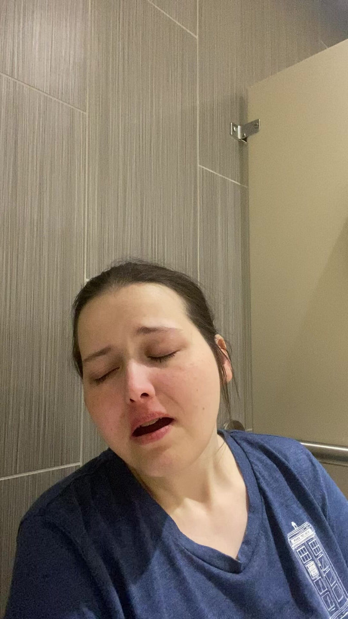 MissChrystalline: Ejaculând în timp ce bolnavi