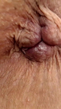 Abby está inchada no cu apertado closeup