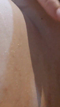 Amateur, Vollbusige BBW-ehefrau Masturbiert Im Badezimmer