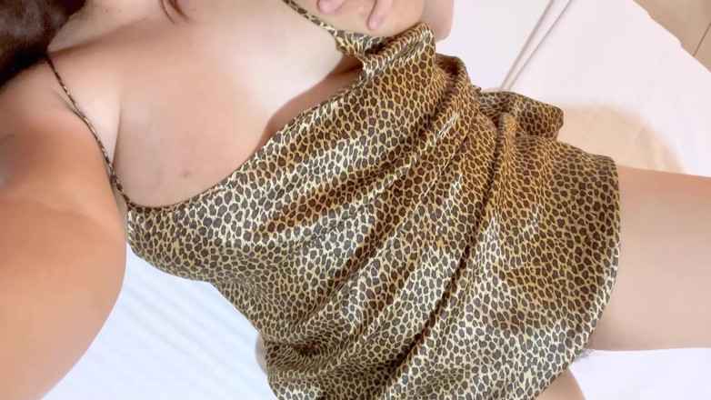 Pinay Wild Fantasy: 我是如此饥渴，玩弄我毛茸茸的阴户，大奶子弹跳谁想要操我