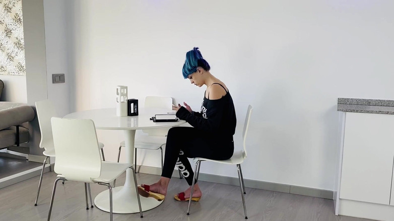 Candystart Videos: Allacciamento e penzoloni in ufficio