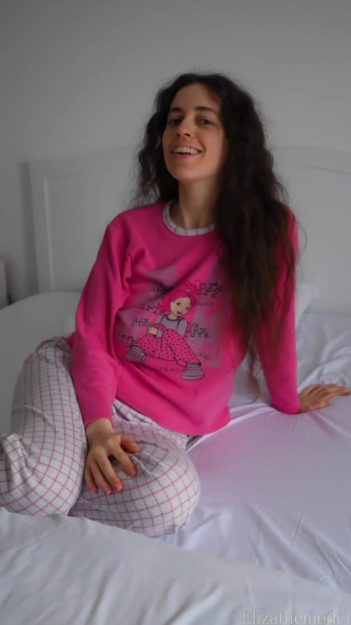 ElizaTheModel: Fidanzata twerka per il tuo dure mattutino