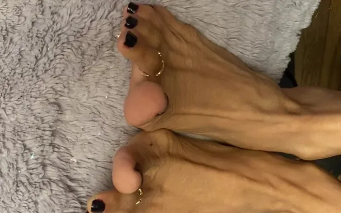 Naelor: Black Nail Polish Sy Tiny Feet with Long Toes with...