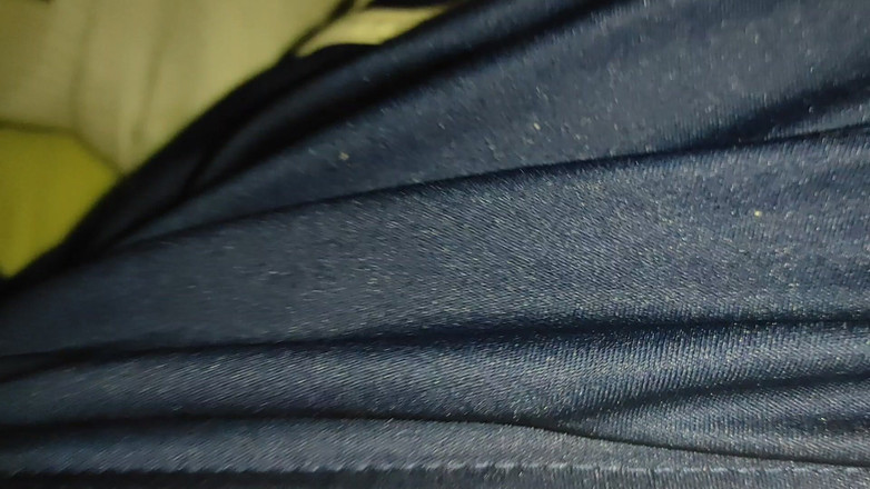 SmokedAlloy2: Les chaussettes sont mouillées et puants, DJ-bro aime pisser dessus...