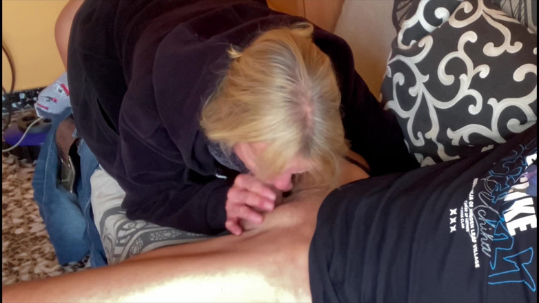 Cristina Sauvage: Lucah romantis buatan sendiri - Saya mula menghisap zakar dan anda...