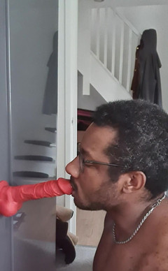 Amadeus: Punya dildo merah besar 8,5" baru