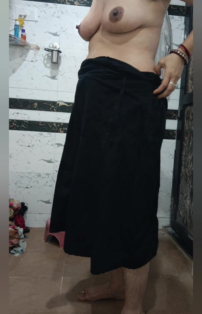 Priyahot77: priya bhaabhi bari choot sho